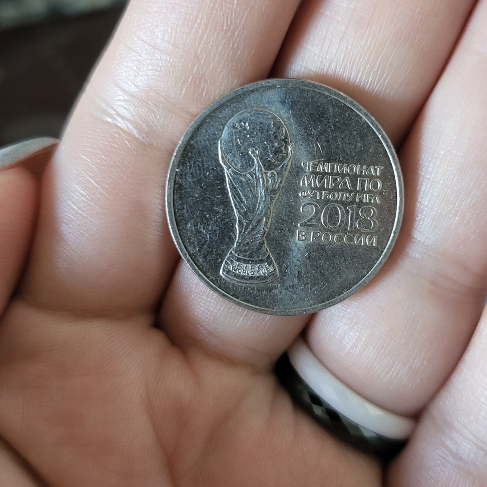2018 World Cup Commemorative Coin-silver color - Picture 2 of 3